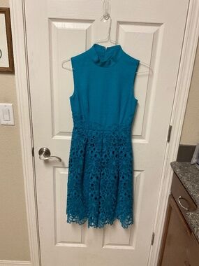 EUC Antonio Melani dress.  SIze 0. Turquoise,  Beautiful fuller lace skirt.